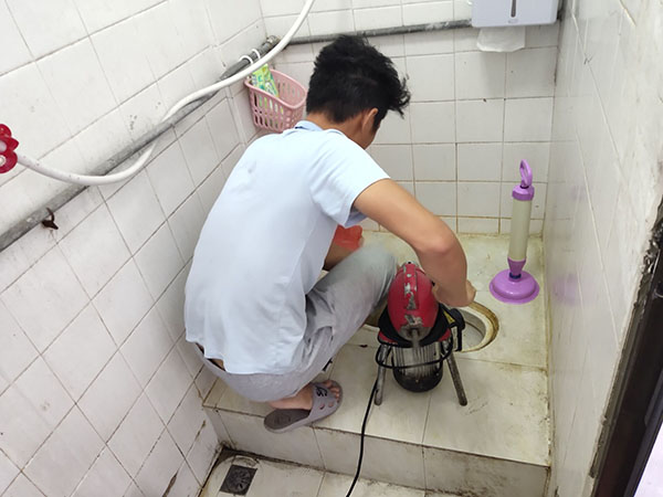 永德肥皂掉到马桶里把马桶堵住了怎么办？马桶堵住了怎么办