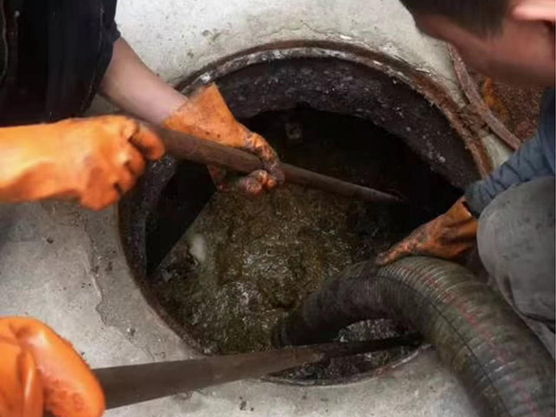 永德清理化粪池时如何避免沼气的危害？